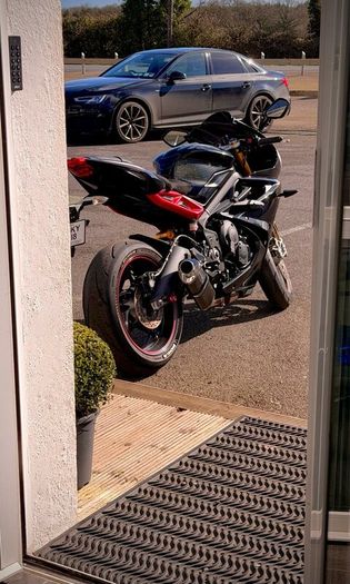 675R triumph Daytona