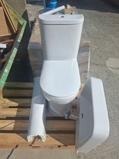 Sonas bathroom suite fitted but never used customer changed mind