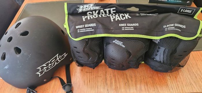 Skate/ bike helmet with pads