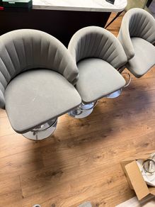 Free bar stools