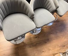 Free bar stools