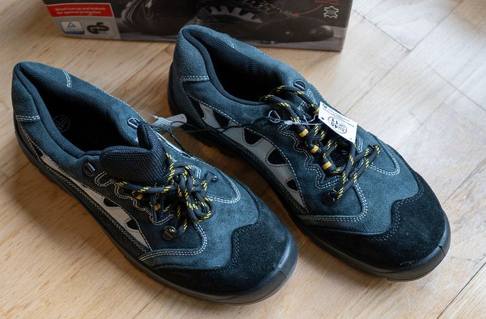 Safety shoes