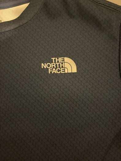 Boys the north face t-shirt xl