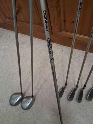 Ladies Golf Clubs. Set Of Right Handed Ladies Flex Graphite Golf Clubs In Excellent Condition. Collect In Dublin Or Receive Via Post.