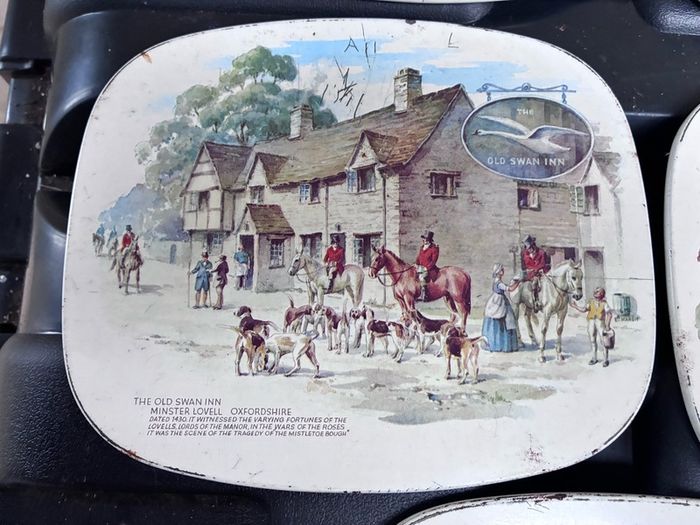 5 vintage tin and wood place mats
