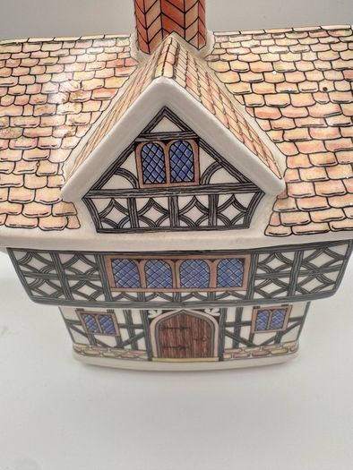 Sadler English Country Houses Tudor House Teapot