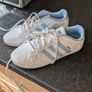 womens Adidas shoes Image 2