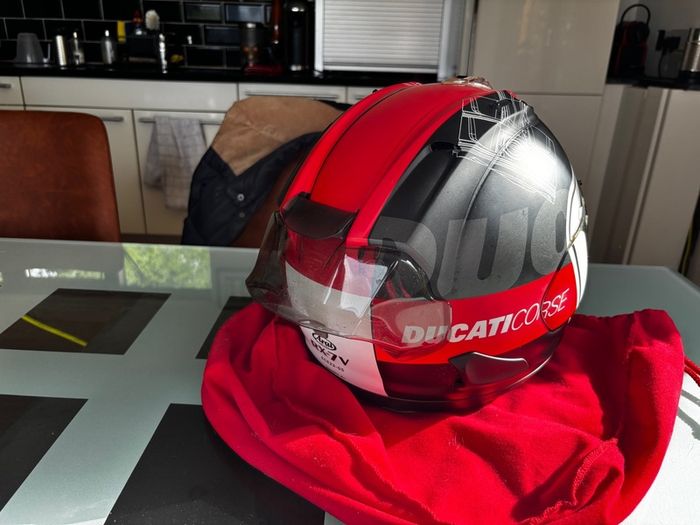 Ducati Arai RX7V