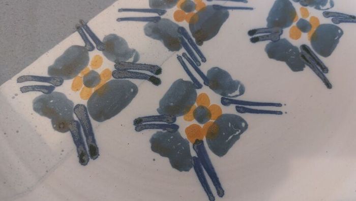 Fabulous Shallow Display Bowl/Platter, Hand-Potted by the Popular and Collectable Irish Potter Suzanne May, Circa 1990's.