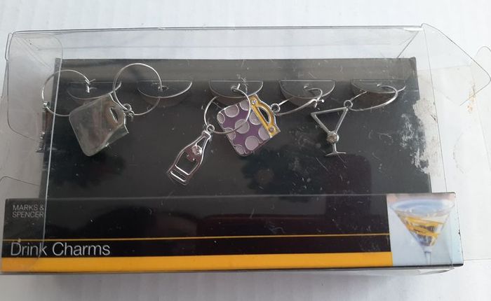 New in box marks & Spencer 5 drinks charms