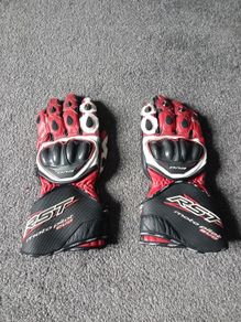 Motorcycle gloves