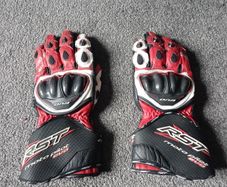 Motorcycle gloves