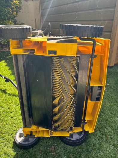 Artificial Grass electric sweeper brush -keeps grass from going flat