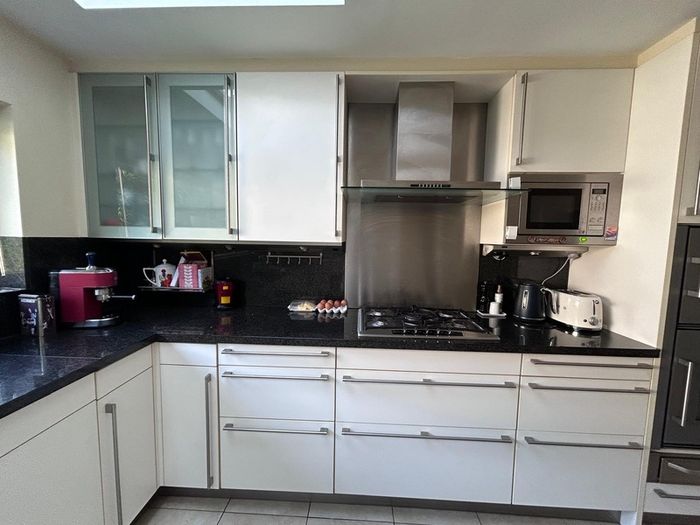 SieMatic Kitchen with Granite Worktops and Appliances