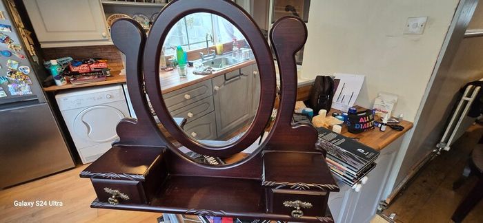 dresser mirror
