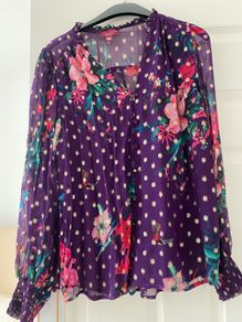 Stunning Ladies blouse