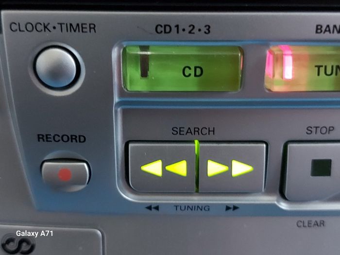 Philips Mini HIFI Systejm, Model FW530C, Radio, 3 CD changer and Dual Tape, in excellent cosmetic condition