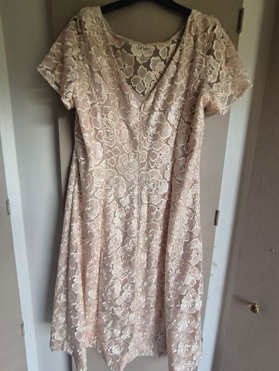 Gina Bacconi Peach Mylene Embroidered Floral A-Line Midi Dress  Size: 14 postage included
