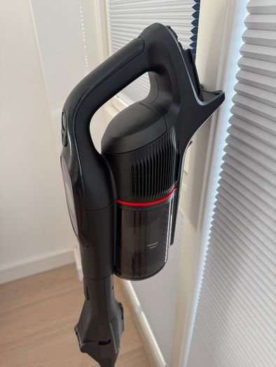 Bosch Unlimited 10 Cordless Vacuum, Black