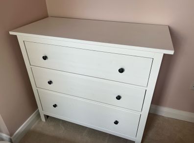 chest of drawers