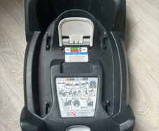 Be Safe iZi Go X1 infant car seat with isofix base
