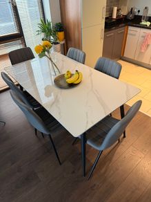 Dining Table w 6 Chairs
