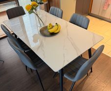 Dining Table w 6 Chairs
