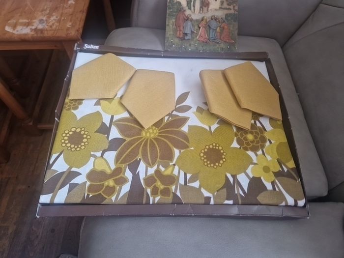 Retro tablecover