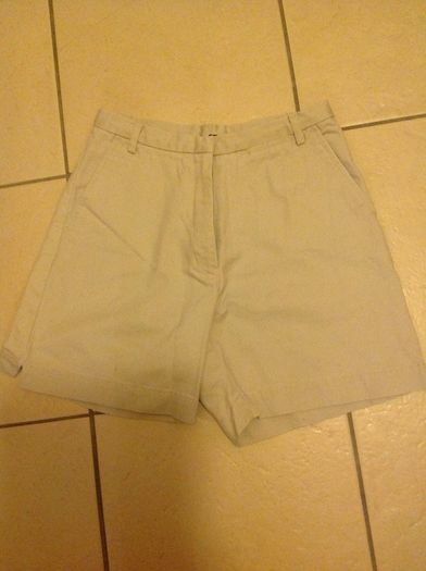 Size 10 Dorothy Perkins Cream / Stone Coloured Shorts