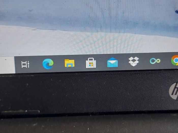 HP 15.6 inch Laptop, Model 15-bw059sa, AMD A6-9220 Radeon R4, 5 Compute Cores 2C plus 3G, 2.5GHz, 4GB Ram, 1 Terrabyte HDD, Windows 10, Microsoft Edge, Chrome, and VLC