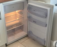 Whirlpool fridge with freezer box