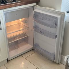 Whirlpool fridge with freezer box