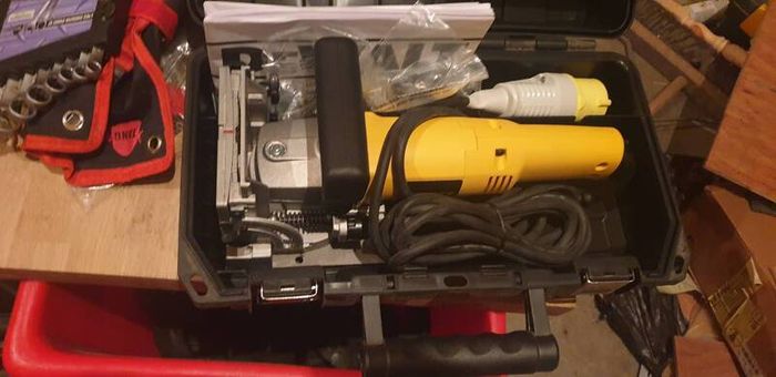 dewalt biscuit jointer