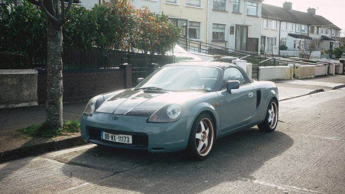 2000 Toyota MR2