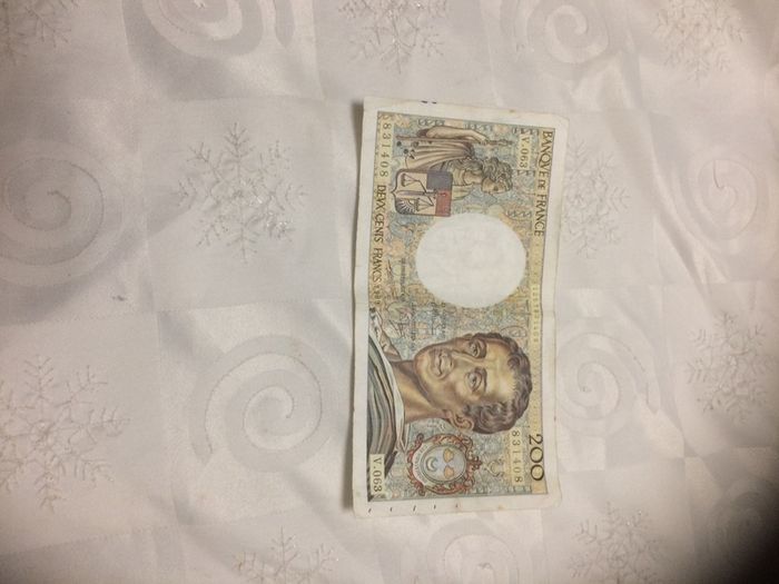 200 francs note
