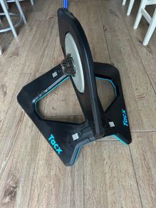Garmin tacx neo 2t  smart trainer