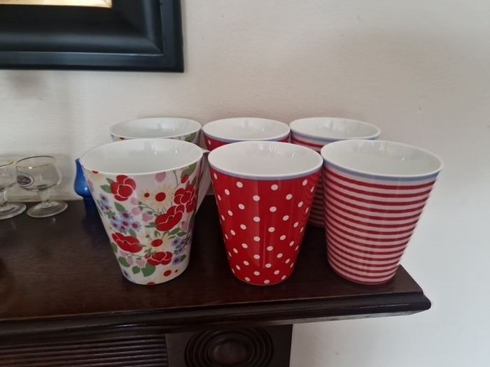 porcelain mugs