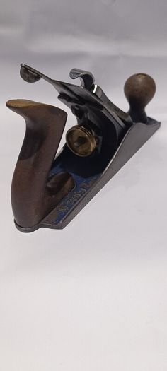 A Vintage Record No 4 Smoothing Plane ( with a spare Iron & Chip breaker)