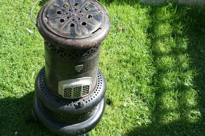 Vintage Valor 525r Paraffin Heater Bargeware Design (in working order)