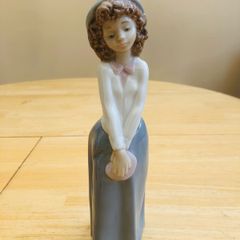 Genuine Nao By Lladro Figurine