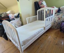Toddler bed