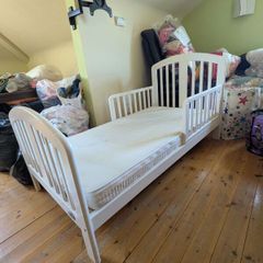 Toddler bed