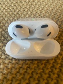AirPods Apple