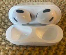 AirPods Apple
