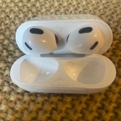 AirPods Apple