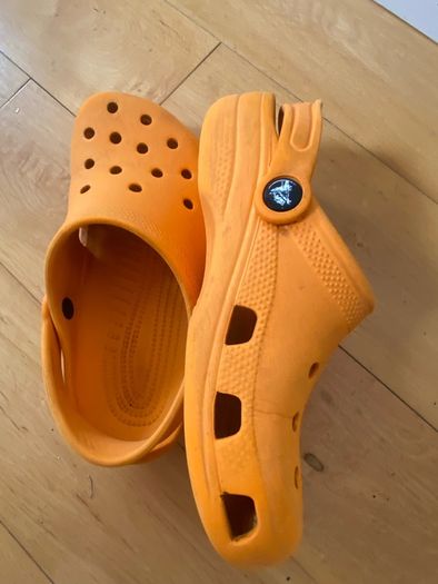 kids crocs unisex size 3 junior