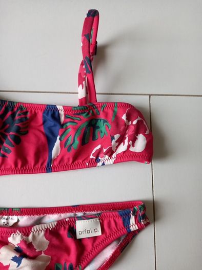 Girls swimsuit