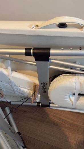 massage / therapy table foldable
