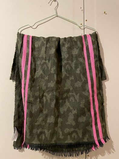 Free Scarves (2)