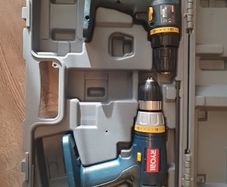 Ryobi drill set incl case